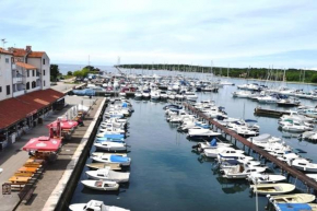 Seaview apartment in the center of town